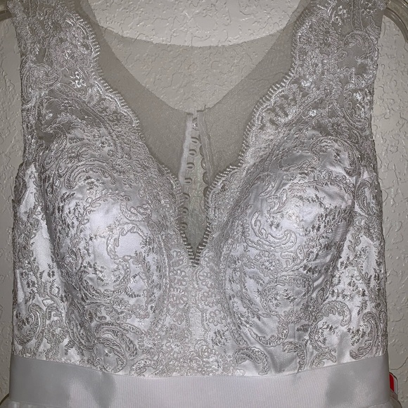 Wedding dress - Picture 3 of 5